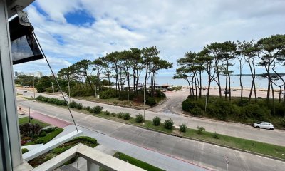 Paradas Mansa, torre de categoría, 2 dorm 2 baños más dependencia con baño, vista. Excelente calidad, US4 340.000.