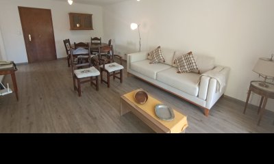 Venta, clásica torre en Roosevelt , apto de 2 dorm 2 baños, amplio al frente. Con muebles, garaje, piscina, tenis, barbacoas, etc. Venta US$ 240.000.