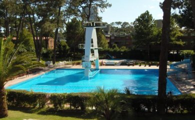 Arcobaleno, apto Mansa 2 dorm 2 baños garaje, balcón, equipado, piscina, canchas. Venta US$ 135.000