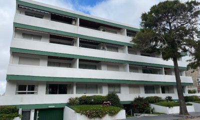Venta apartamento frente a plaza de artesanos , Punta del este. 2 Dorm, 2 baños, con garage. A pasos de gorlero.