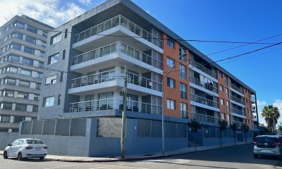 Centro Maldonado depto 1dorm y medio con cochera y ascensor, alquilado, venta US$ 105000 .