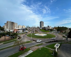 Roosevelt y Viana, depto de 2 dormitorios en Planta baja con cochera. Venta US$ 152.000.