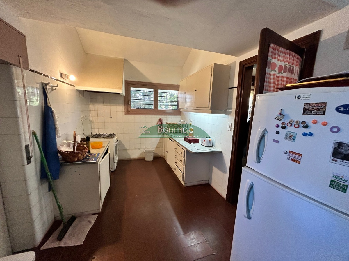 Casa ID.2863 - San Rafael , chalé sólida construcción de Clerc y Guerra, de 3 dorm 2 baños, serv,c baño, garaje, 830 m2 terreno, calef. 