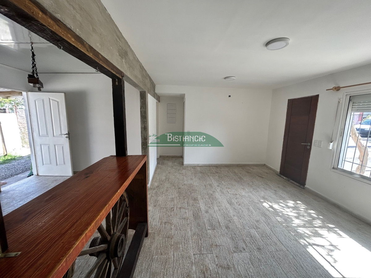 Casa ID.2876 - Casa Centro, nueva, de 2 dormitorios, patio con cochera, PH, posibilidad de 2do piso. Venta US$ 125.000.