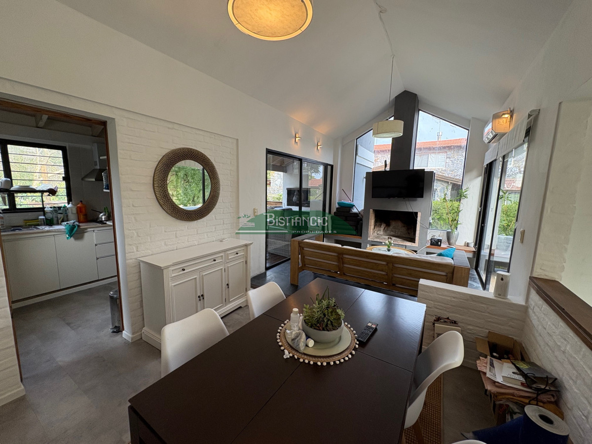 Casa ID.2991 - Rincón del Indio, moderno chalé de 3 dorm 3 baños, terraza con parrilla, super integrado al bosque. Diseño y practicidad en un lugar para disfrutar. 