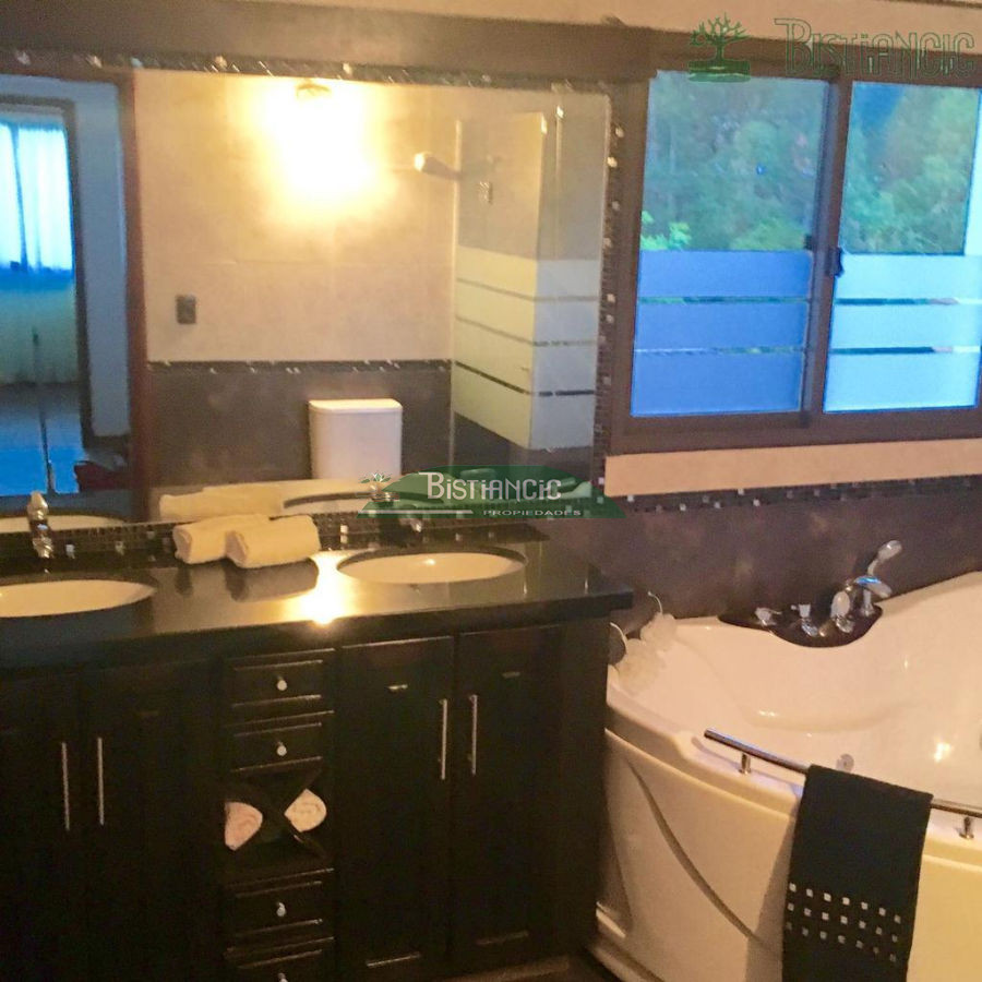 Casa ID.2484 - Casa en Pinares 4 dormitorios con Piscina 