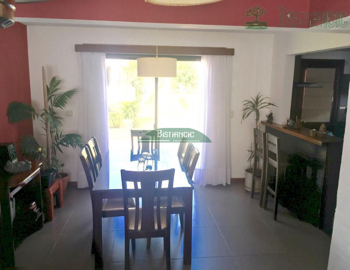 Casa ID.2484 - Casa en Pinares 4 dormitorios con Piscina 