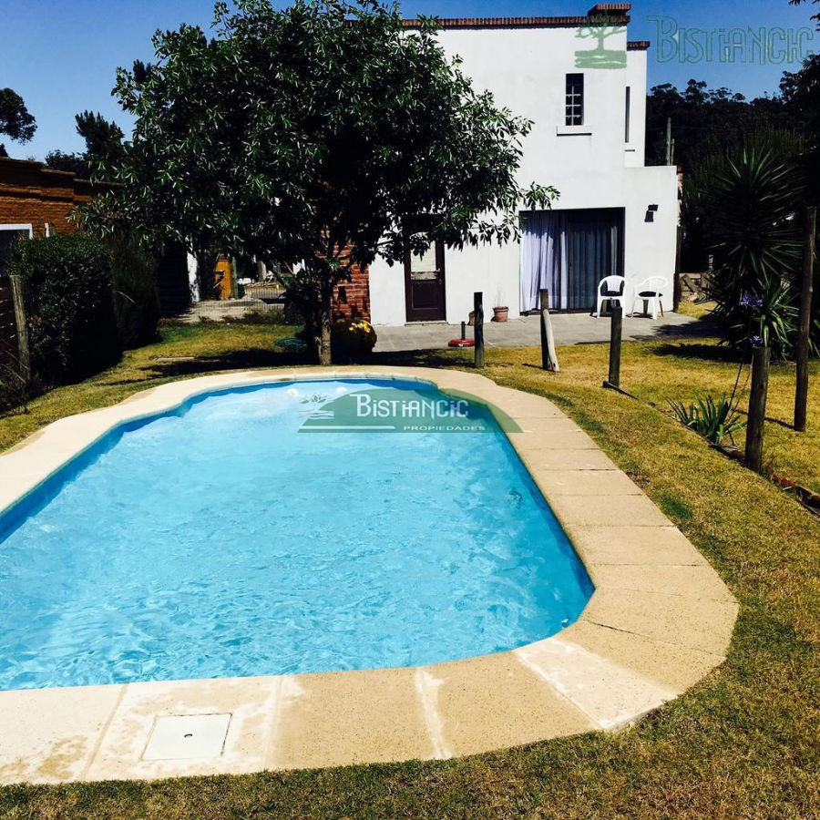 Casa ID.2484 - Casa en Pinares 4 dormitorios con Piscina 