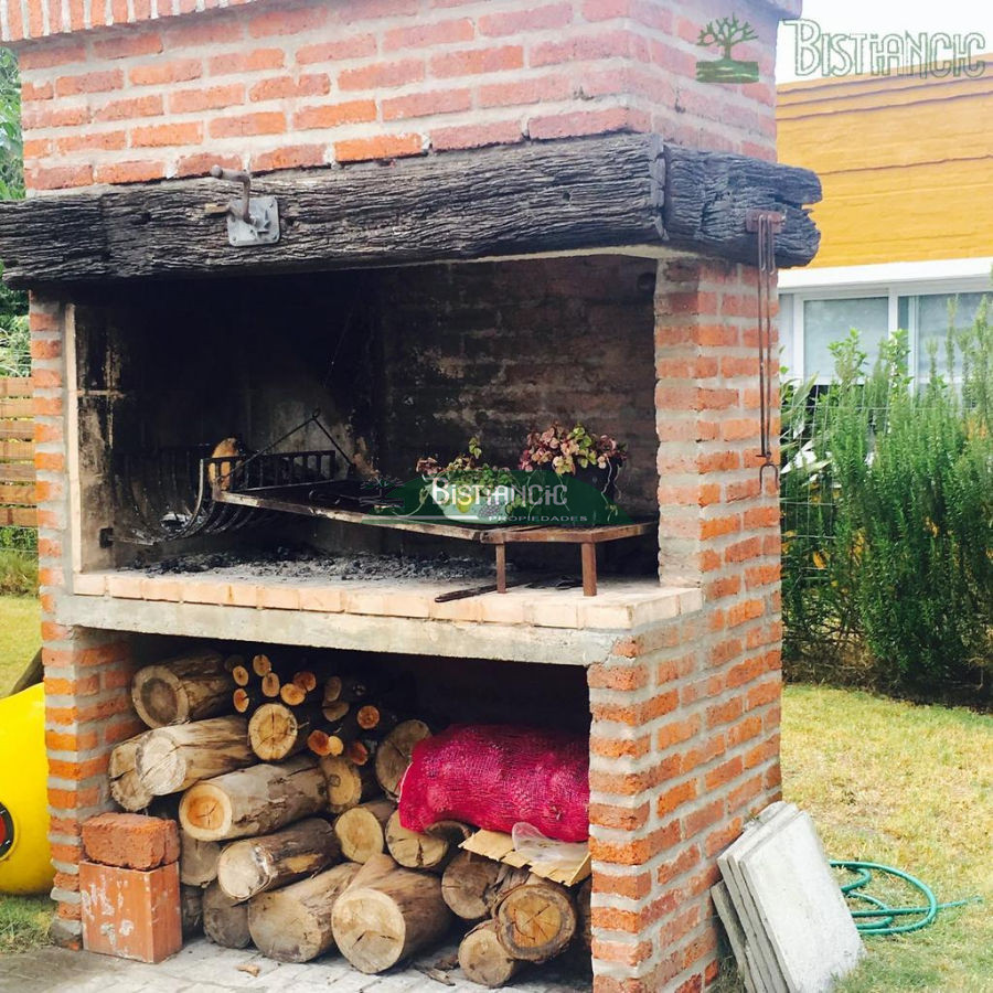 Casa ID.2484 - Casa en Pinares 4 dormitorios con Piscina 