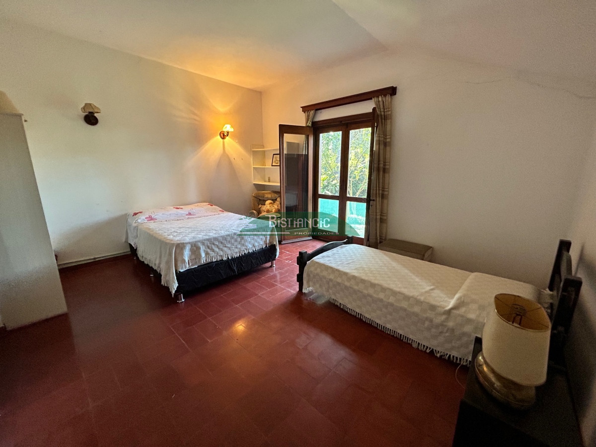 Casa ID.2863 - San Rafael , chalé sólida construcción de Clerc y Guerra, de 3 dorm 2 baños, serv,c baño, garaje, 830 m2 terreno, calef. 