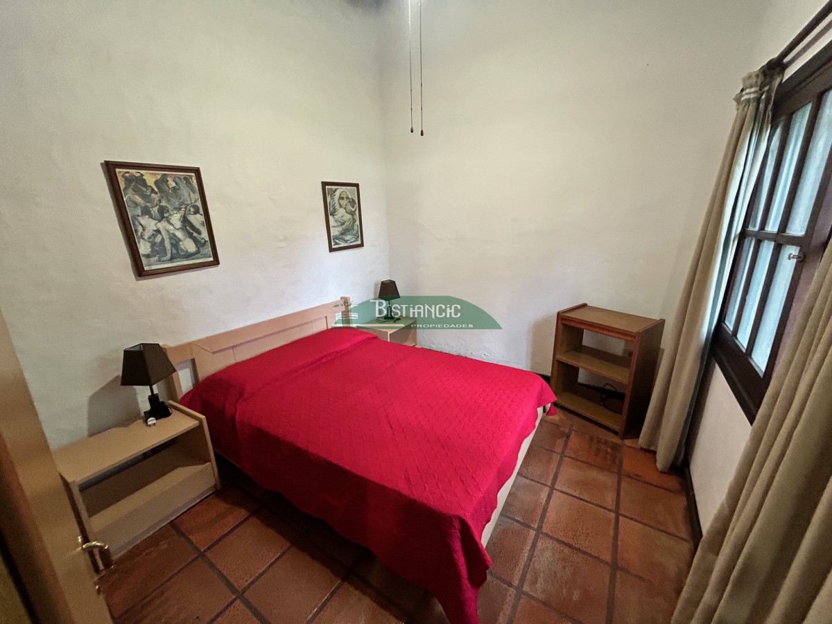 Casa ID.116 - Chalé en Paradas Mansa, 3 dorm 3 baños más depto con baño, garaje, piscina climatizada, barbacoa, etc. Venta US$ 398.000.