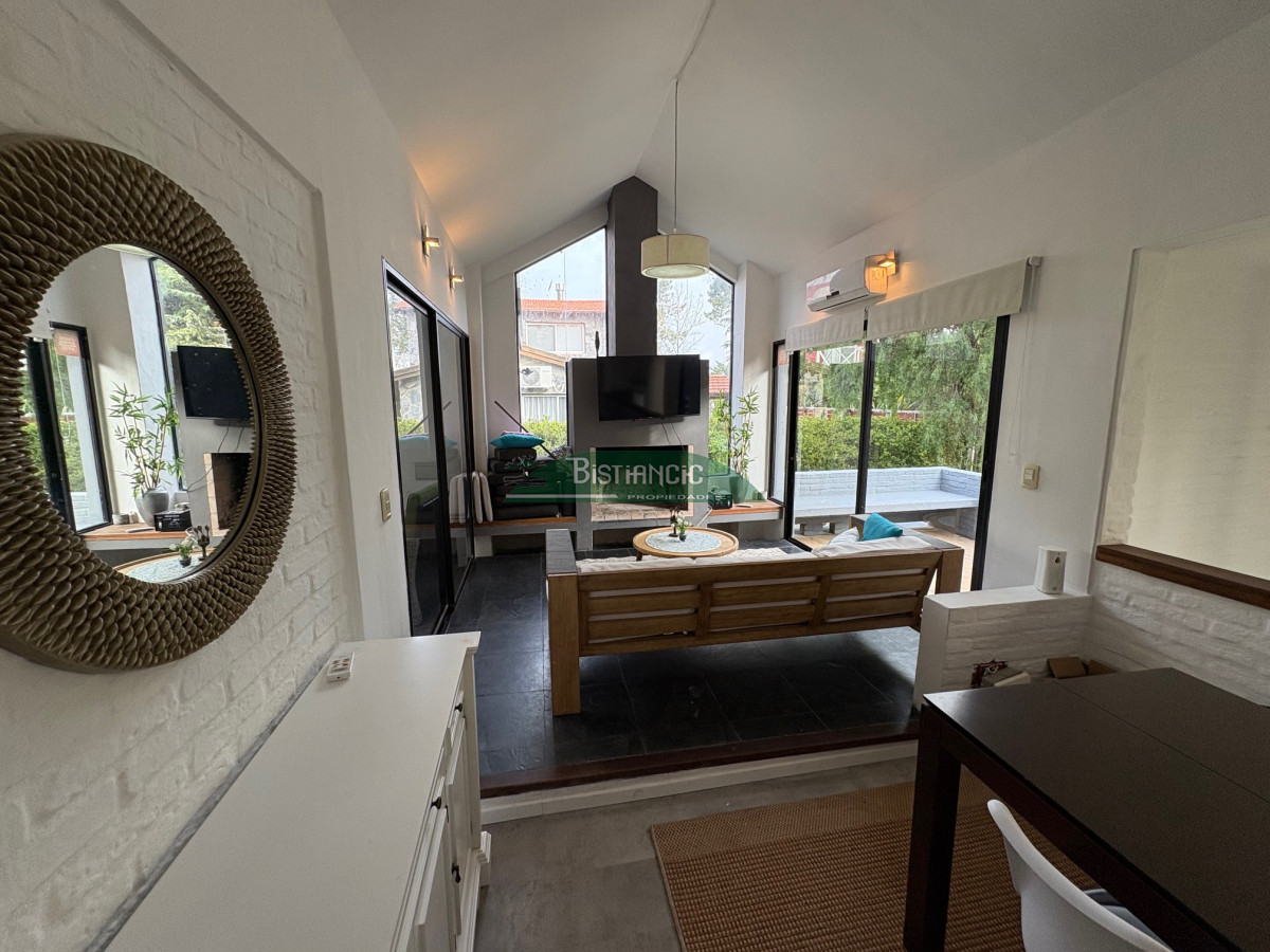 Casa ID.2991 - Rincón del Indio, moderno chalé de 3 dorm 3 baños, terraza con parrilla, super integrado al bosque. Diseño y practicidad en un lugar para disfrutar. 