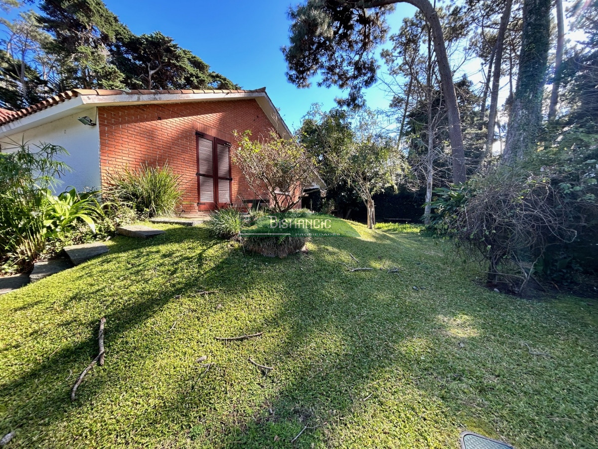 Casa ID.2863 - San Rafael , chalé sólida construcción de Clerc y Guerra, de 3 dorm 2 baños, serv,c baño, garaje, 830 m2 terreno, calef. 