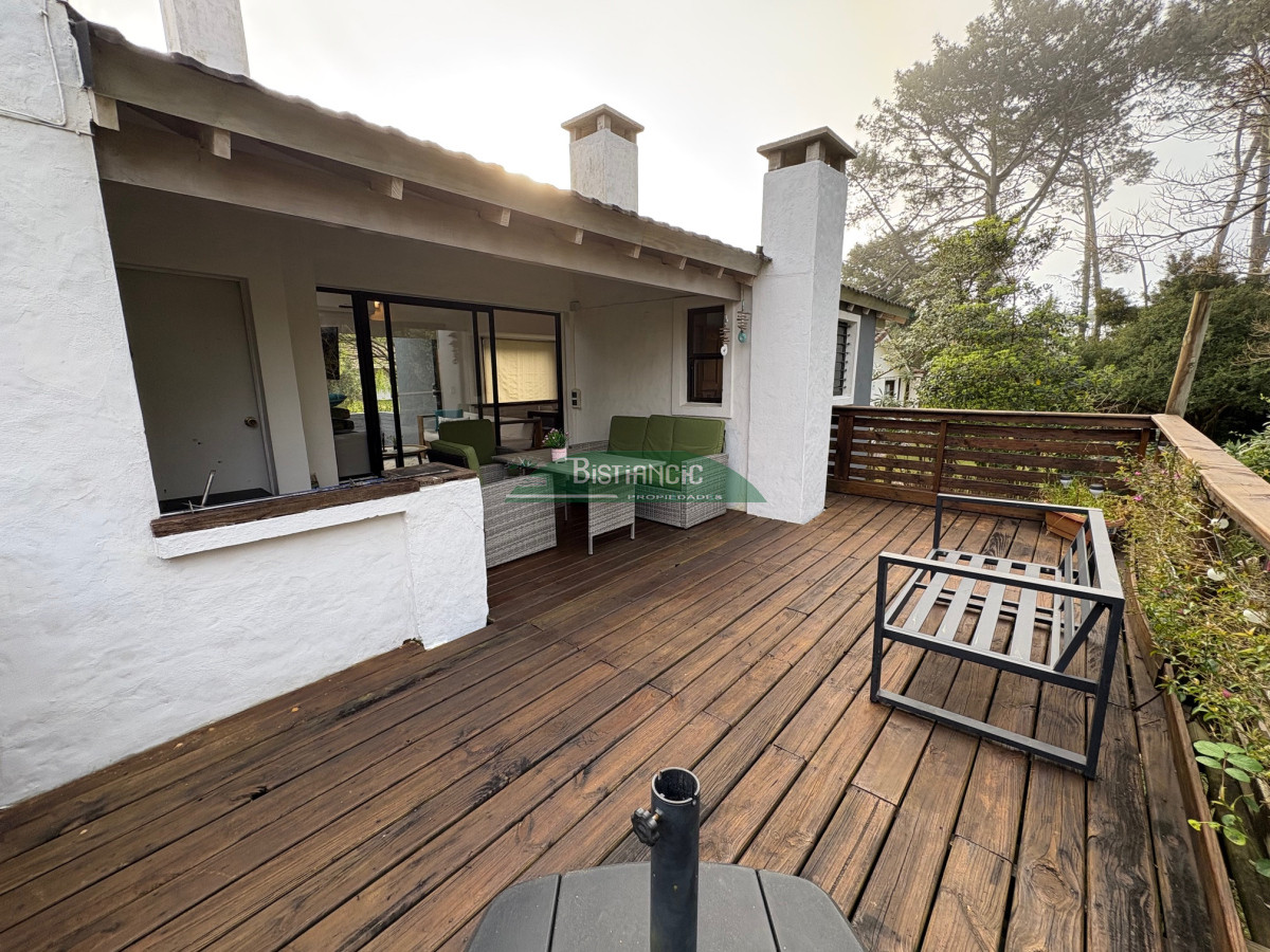 Casa ID.2991 - Rincón del Indio, moderno chalé de 3 dorm 3 baños, terraza con parrilla, super integrado al bosque. Diseño y practicidad en un lugar para disfrutar. 