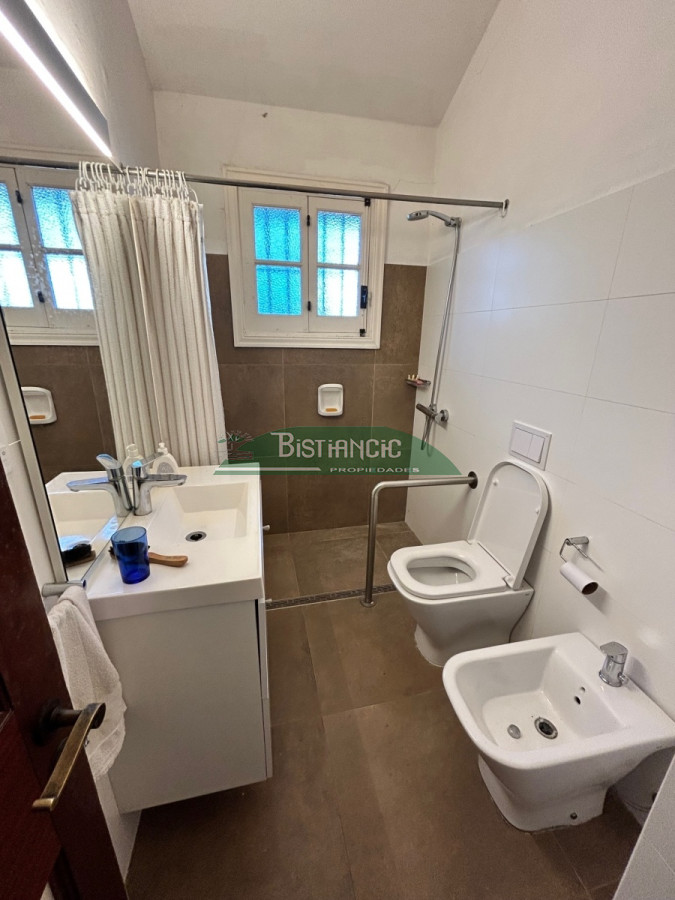 Casa ID.2863 - San Rafael , chalé sólida construcción de Clerc y Guerra, de 3 dorm 2 baños, serv,c baño, garaje, 830 m2 terreno, calef. 