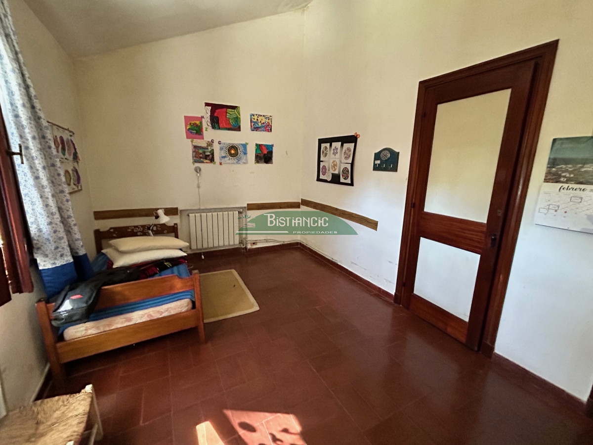 Casa ID.2863 - San Rafael , chalé sólida construcción de Clerc y Guerra, de 3 dorm 2 baños, serv,c baño, garaje, 830 m2 terreno, calef. 