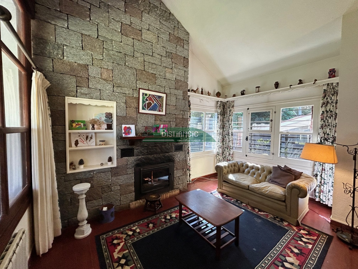 Casa ID.2863 - San Rafael , chalé sólida construcción de Clerc y Guerra, de 3 dorm 2 baños, serv,c baño, garaje, 830 m2 terreno, calef. 