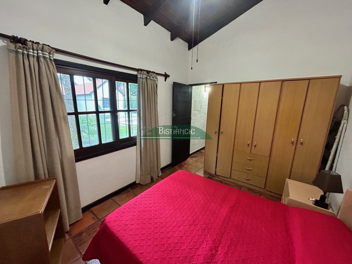 Casa ID.116 - Chalé en Paradas Mansa, 3 dorm 3 baños más depto con baño, garaje, piscina climatizada, barbacoa, etc. Venta US$ 398.000.
