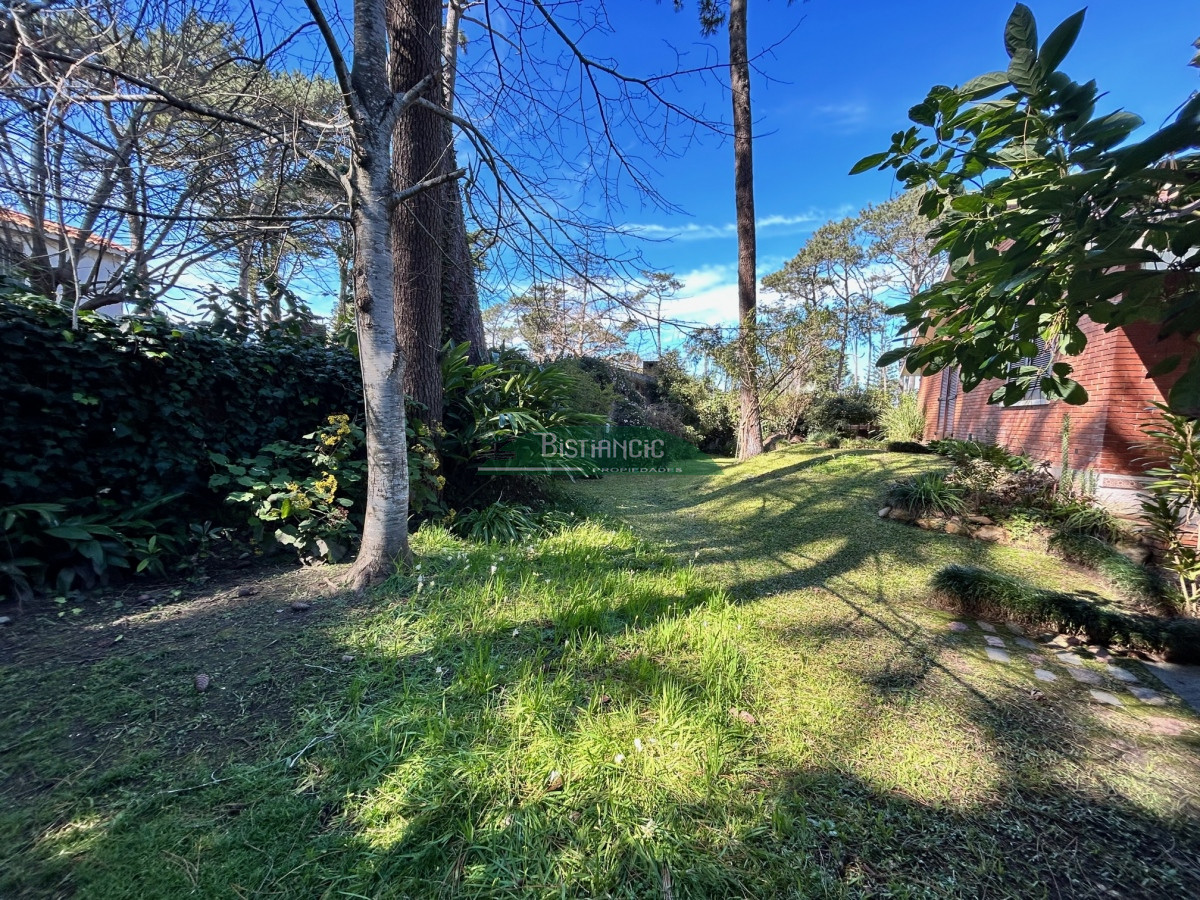 Casa ID.2863 - San Rafael , chalé sólida construcción de Clerc y Guerra, de 3 dorm 2 baños, serv,c baño, garaje, 830 m2 terreno, calef. 