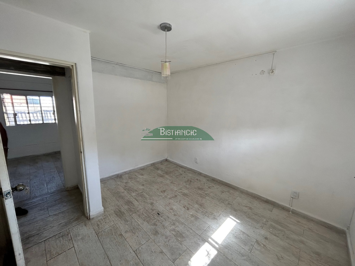 Casa ID.2876 - Casa Centro, nueva, de 2 dormitorios, patio con cochera, PH, posibilidad de 2do piso. Venta US$ 125.000.