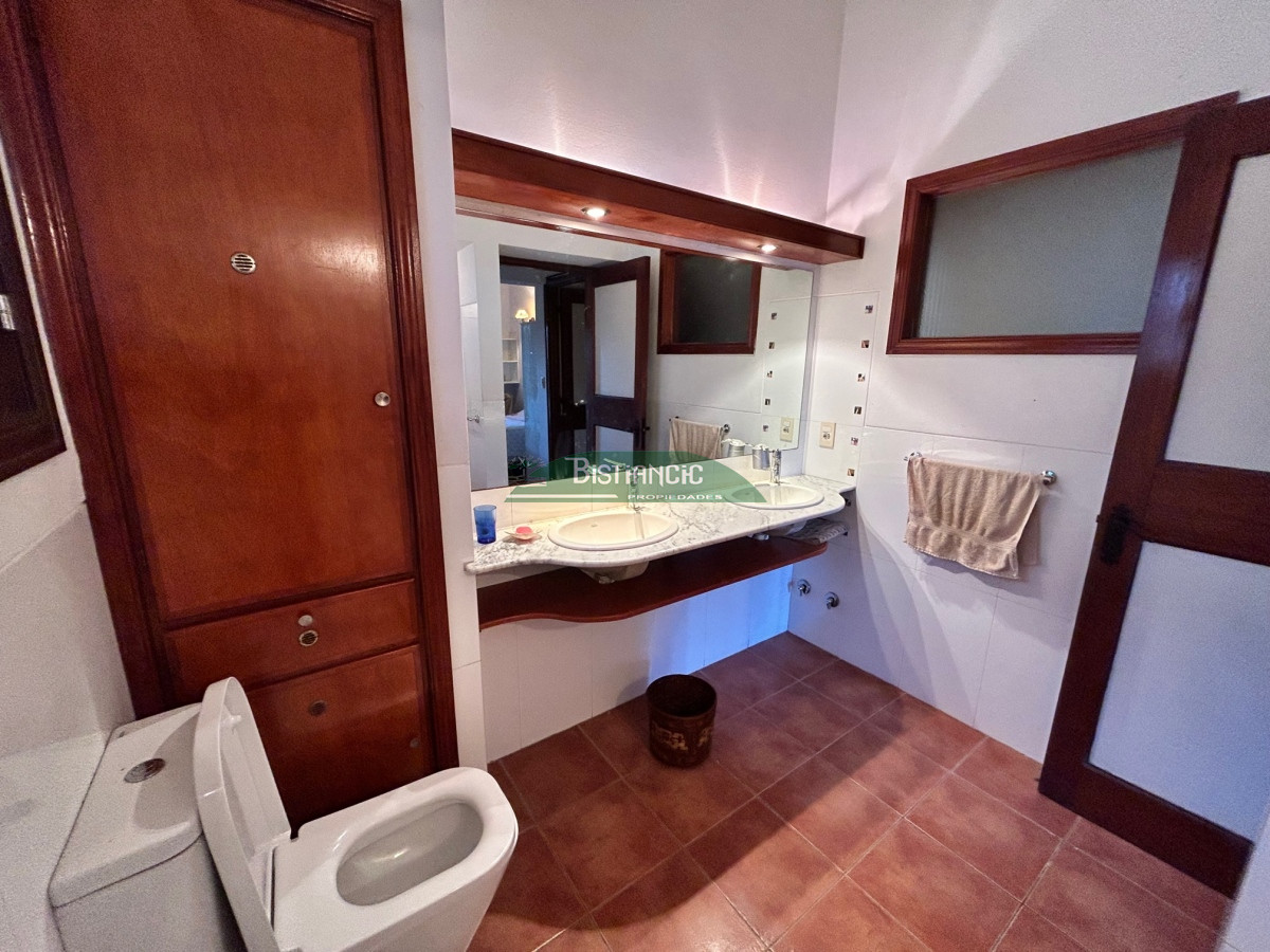 Casa ID.2863 - San Rafael , chalé sólida construcción de Clerc y Guerra, de 3 dorm 2 baños, serv,c baño, garaje, 830 m2 terreno, calef. 
