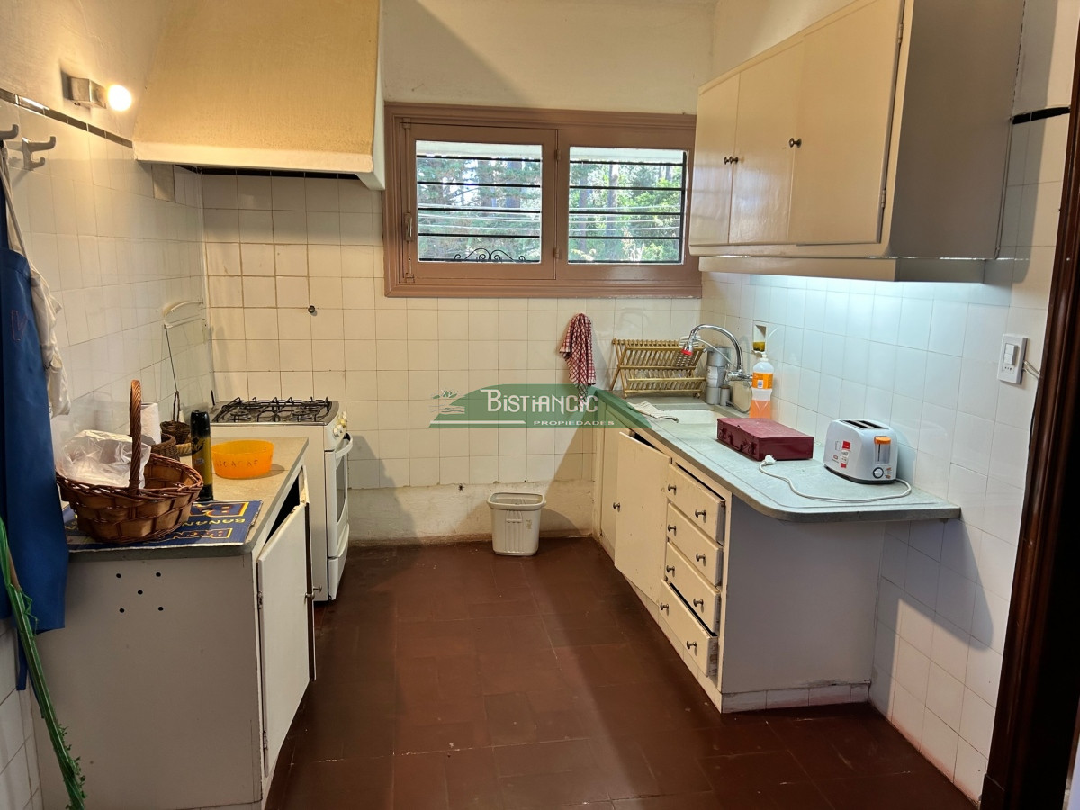 Casa ID.2863 - San Rafael , chalé sólida construcción de Clerc y Guerra, de 3 dorm 2 baños, serv,c baño, garaje, 830 m2 terreno, calef. 