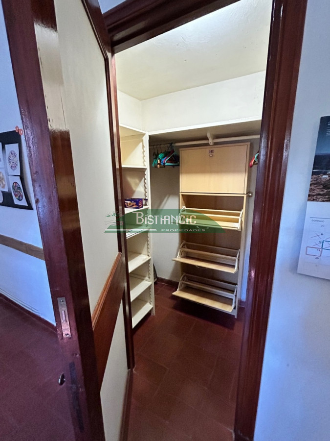 Casa ID.2863 - San Rafael , chalé sólida construcción de Clerc y Guerra, de 3 dorm 2 baños, serv,c baño, garaje, 830 m2 terreno, calef. 