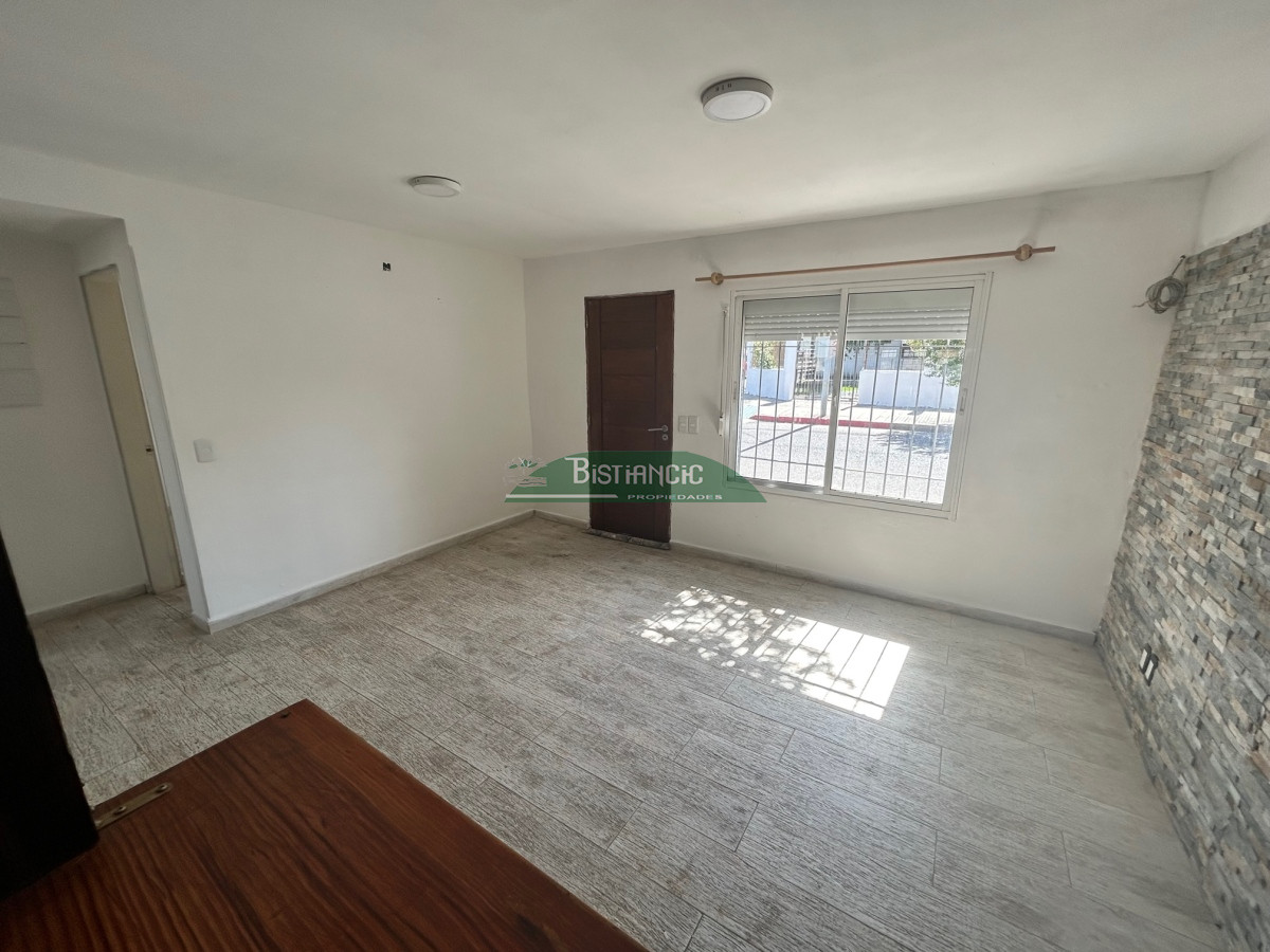 Casa ID.2876 - Casa Centro, nueva, de 2 dormitorios, patio con cochera, PH, posibilidad de 2do piso. Venta US$ 125.000.