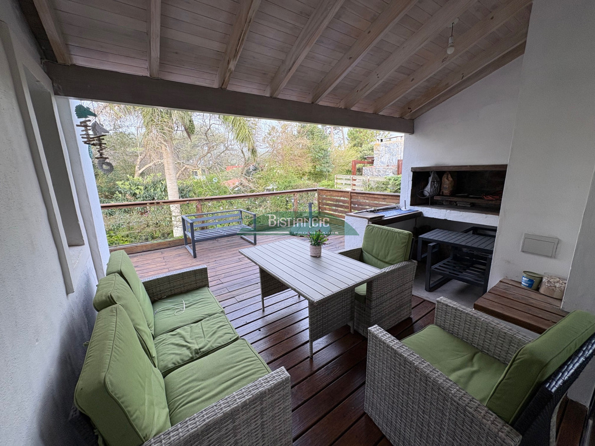Casa ID.2991 - Rincón del Indio, moderno chalé de 3 dorm 3 baños, terraza con parrilla, super integrado al bosque. Diseño y practicidad en un lugar para disfrutar. 