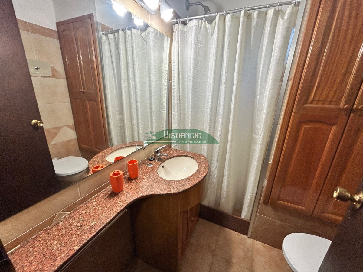 Casa ID.116 - Chalé en Paradas Mansa, 3 dorm 3 baños más depto con baño, garaje, piscina climatizada, barbacoa, etc. Venta US$ 398.000.