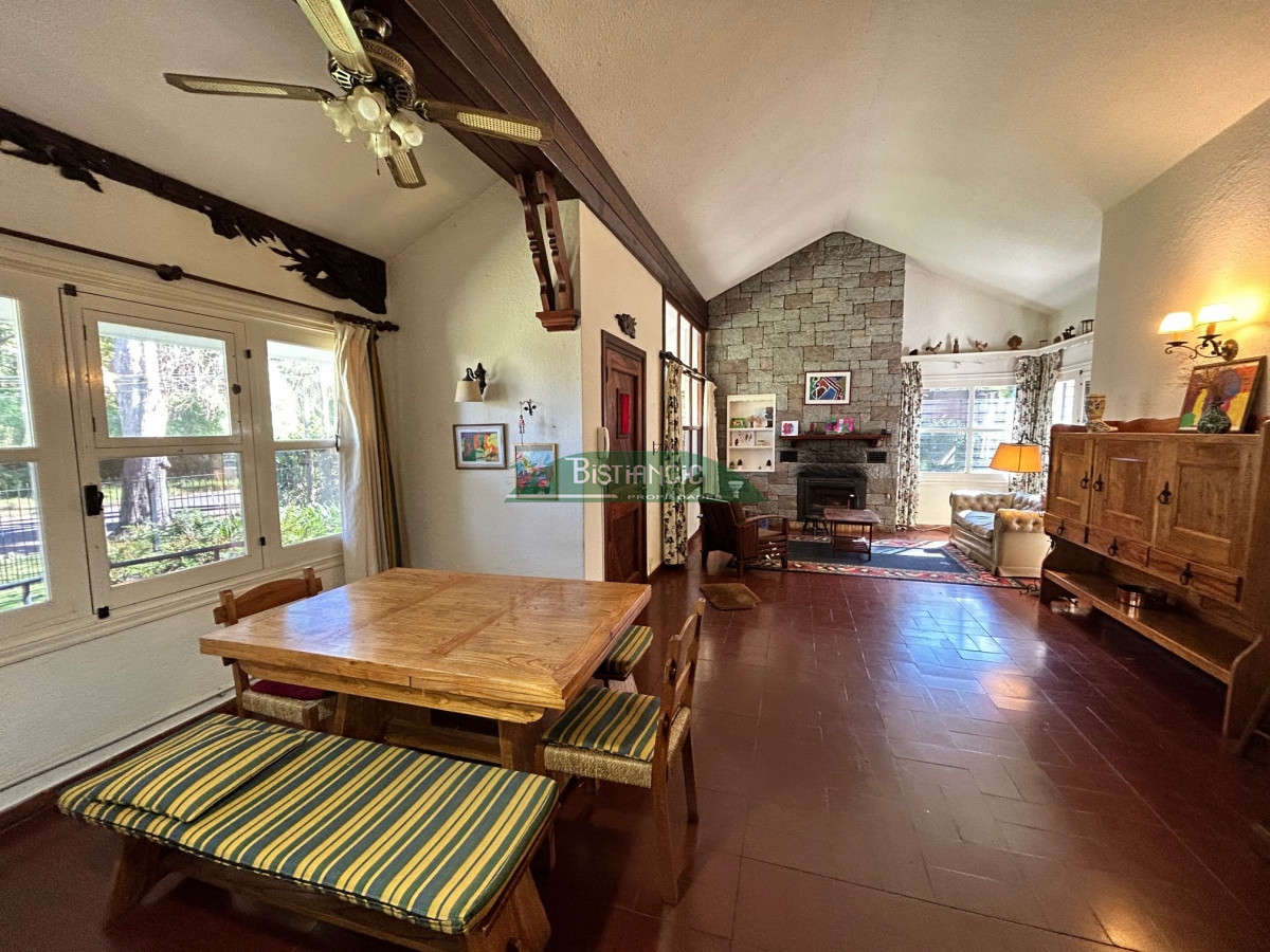 Casa ID.2863 - San Rafael , chalé sólida construcción de Clerc y Guerra, de 3 dorm 2 baños, serv,c baño, garaje, 830 m2 terreno, calef. 