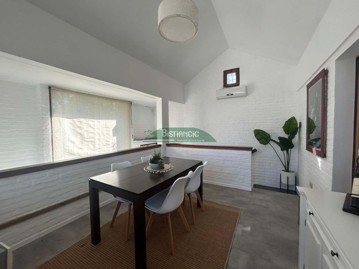 Casa ID.2991 - Rincón del Indio, moderno chalé de 3 dorm 3 baños, terraza con parrilla, super integrado al bosque. Diseño y practicidad en un lugar para disfrutar. 