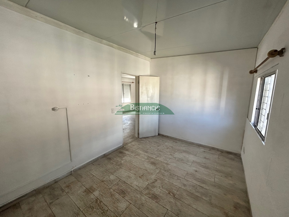 Casa ID.2876 - Casa Centro, nueva, de 2 dormitorios, patio con cochera, PH, posibilidad de 2do piso. Venta US$ 125.000.