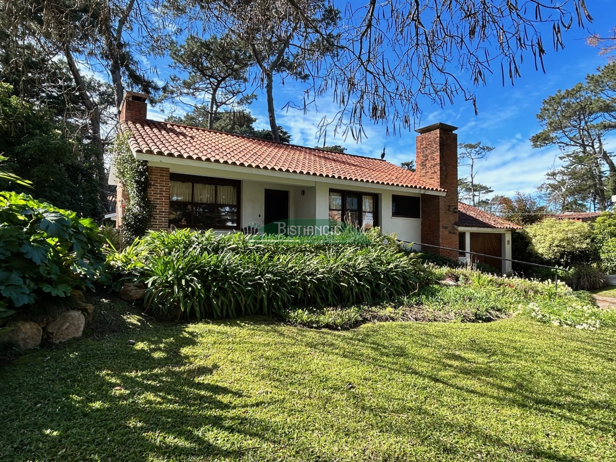 Casa ID.2863 - San Rafael , chalé sólida construcción de Clerc y Guerra, de 3 dorm 2 baños, serv,c baño, garaje, 830 m2 terreno, calef. 