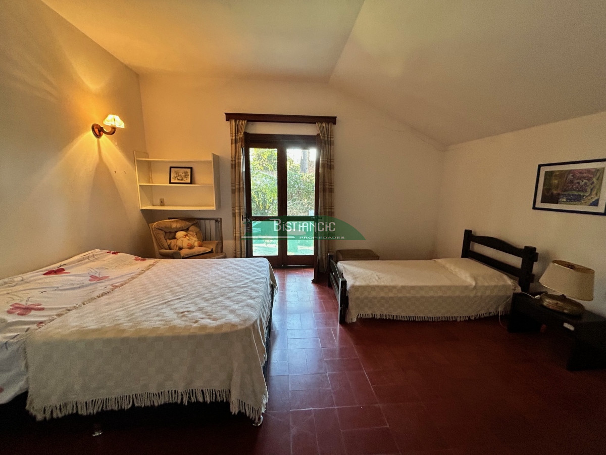 Casa ID.2863 - San Rafael , chalé sólida construcción de Clerc y Guerra, de 3 dorm 2 baños, serv,c baño, garaje, 830 m2 terreno, calef. 