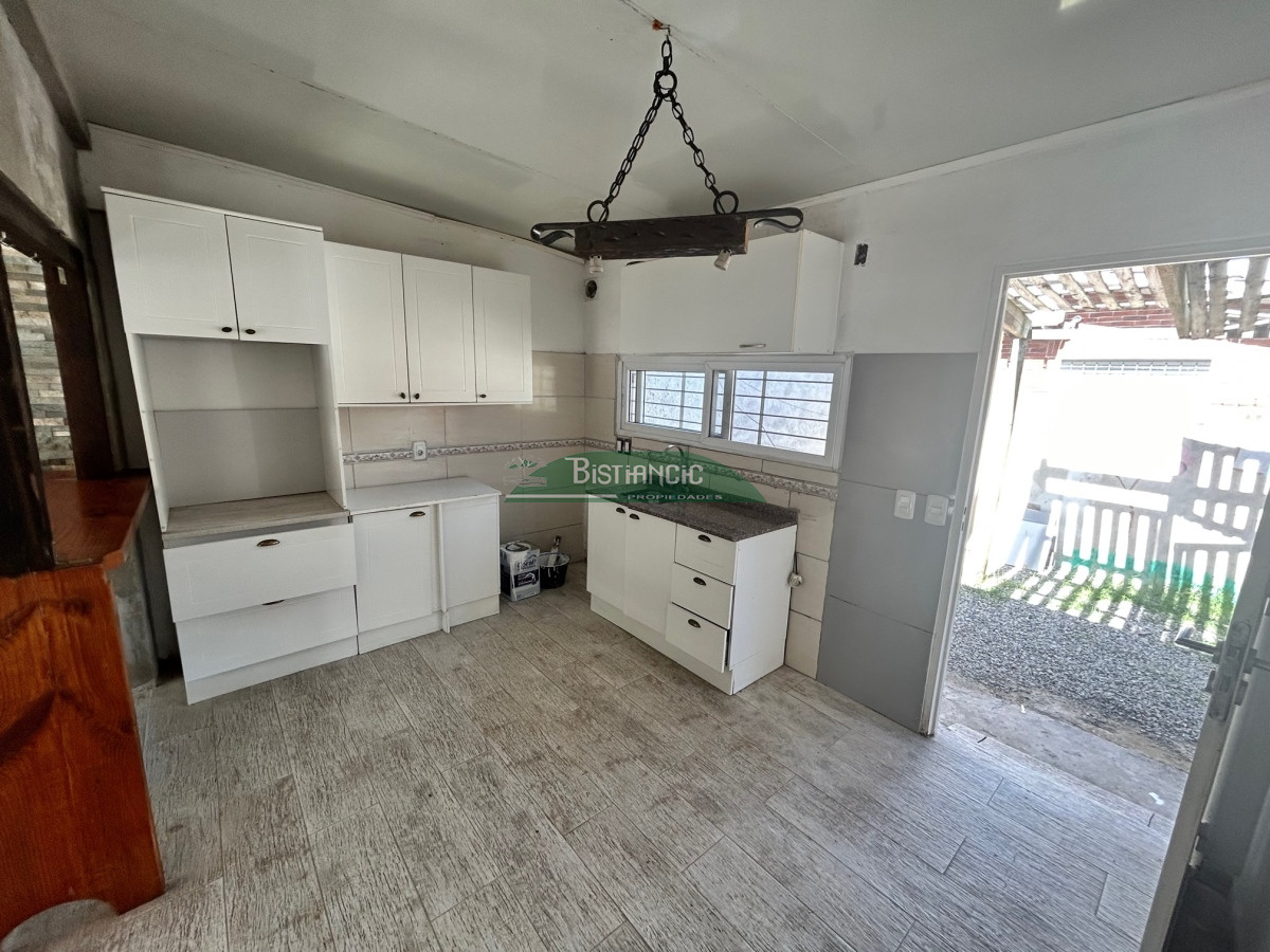 Casa ID.2876 - Casa Centro, nueva, de 2 dormitorios, patio con cochera, PH, posibilidad de 2do piso. Venta US$ 125.000.