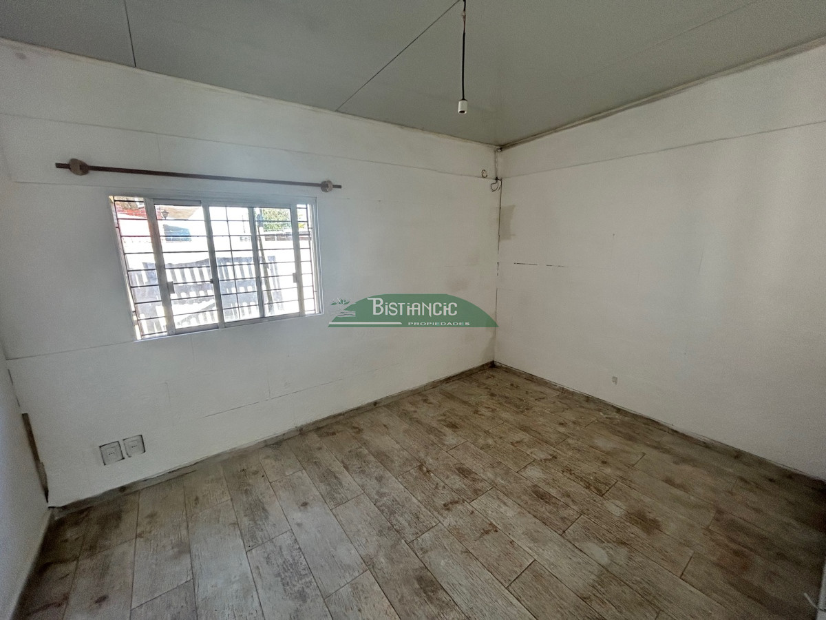 Casa ID.2876 - Casa Centro, nueva, de 2 dormitorios, patio con cochera, PH, posibilidad de 2do piso. Venta US$ 125.000.