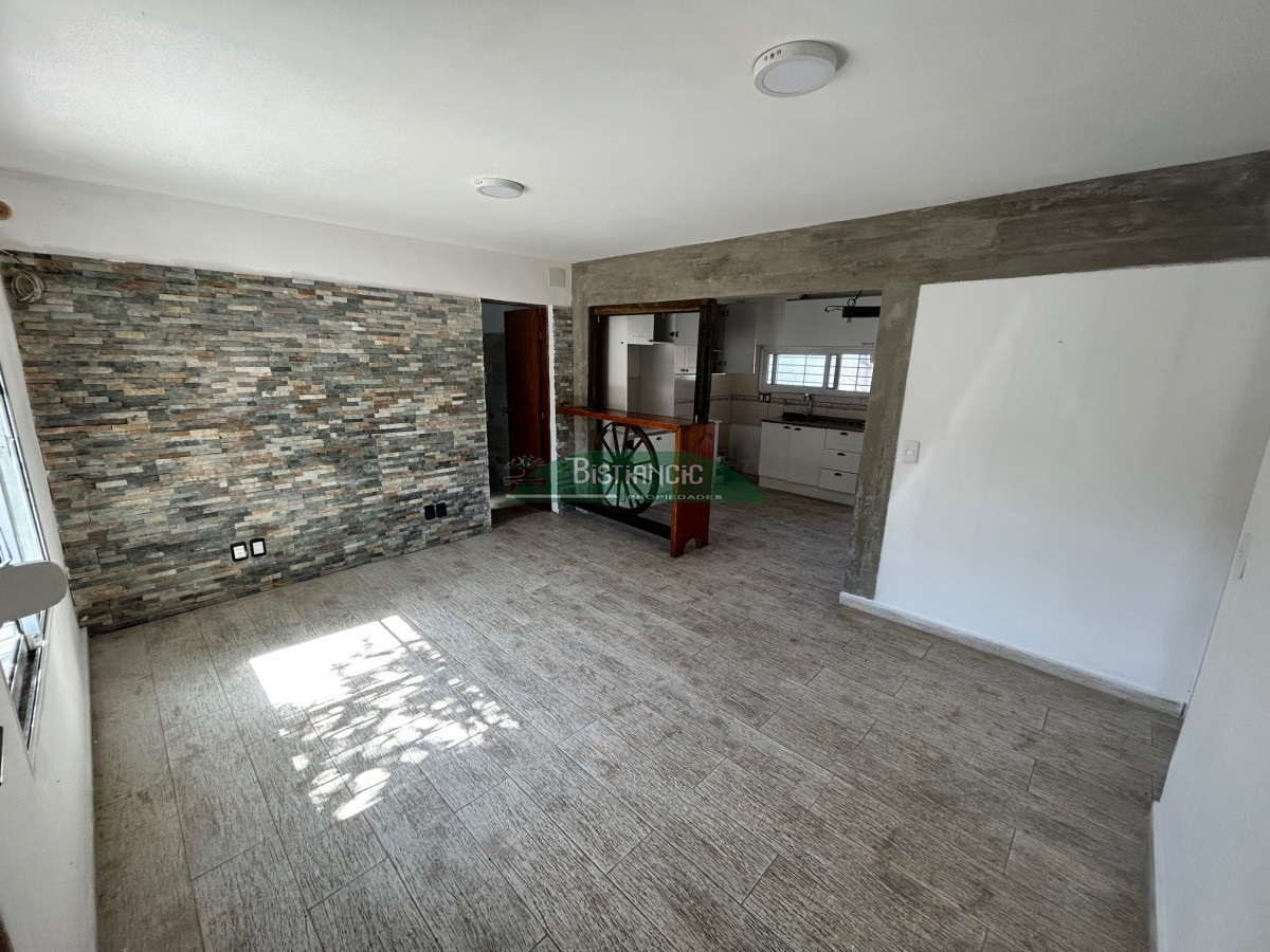Casa ID.2876 - Casa Centro, nueva, de 2 dormitorios, patio con cochera, PH, posibilidad de 2do piso. Venta US$ 125.000.