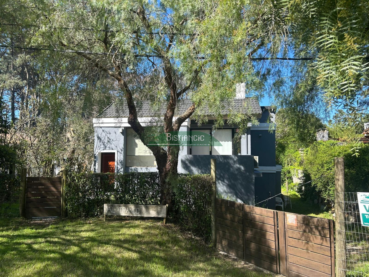 Casa ID.2991 - Rincón del Indio, moderno chalé de 3 dorm 3 baños, terraza con parrilla, super integrado al bosque. Diseño y practicidad en un lugar para disfrutar. 