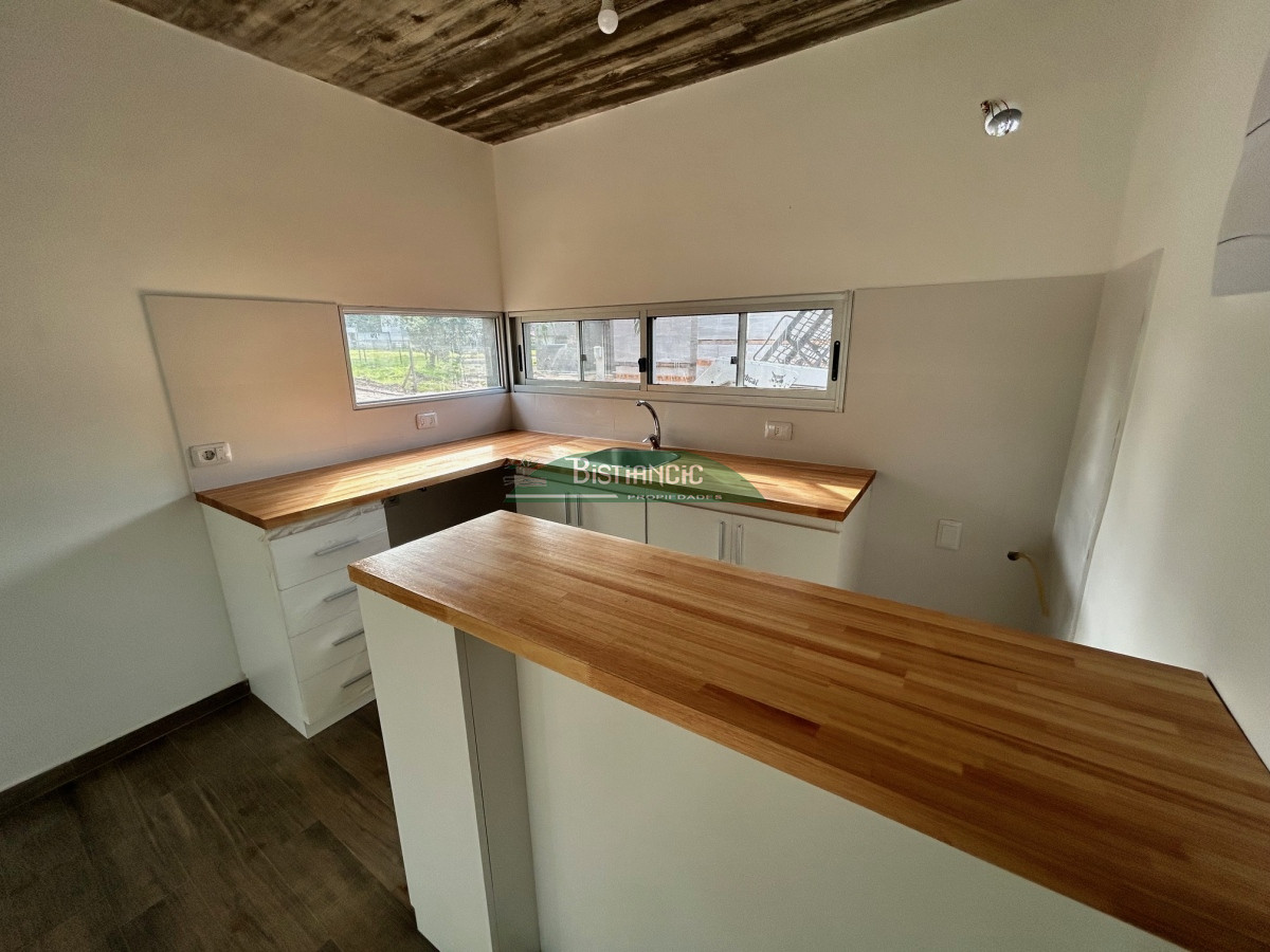 Casa ID.2275 - Casa a estrenar en barrio privado, construcción tradicional, 2 dorm 2 baños 370 m2 de terreno  US$170.000. financiación