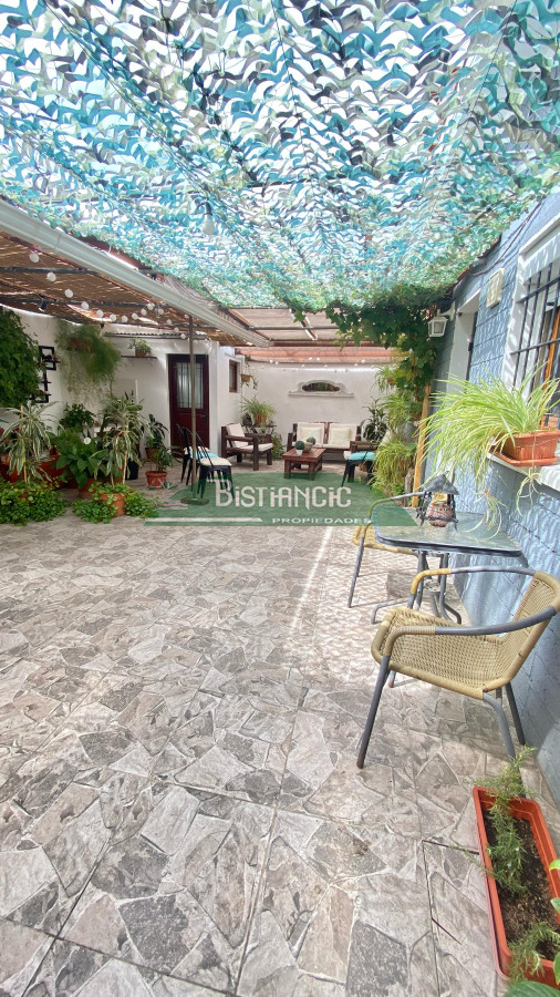 Casa ID.2952 - Casa en Maldonado, 3 dorm 2 baños , nueva con 2 deptos alquilados (buena renta). Todo impecable. Venta US$ 220.000. 