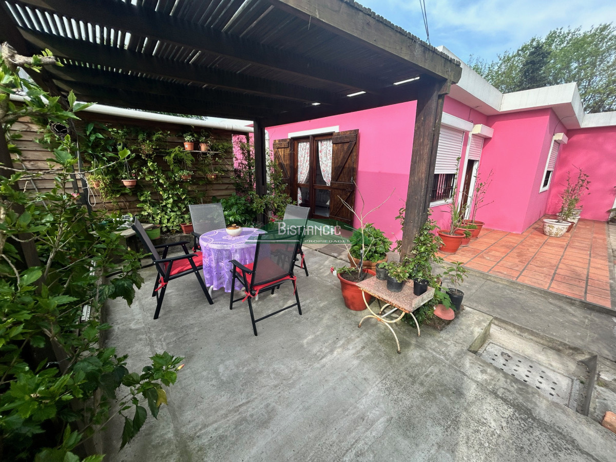 Casa ID.2908 - Maldonado, casa impecable de 2 dorm, 1 baño, living , barbacoa, galpón, etc. Precio de venta US$ 125.000.