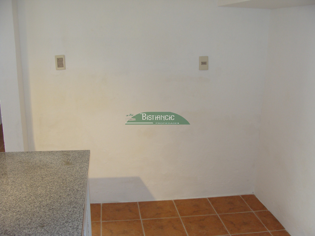 Casa ID.2952 - Casa en Maldonado, 3 dorm 2 baños , nueva con 2 deptos alquilados (buena renta). Todo impecable. Venta US$ 220.000. 