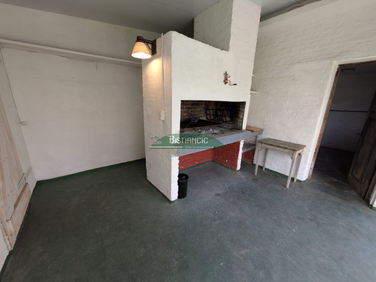 Casa ID.3043 - Hermoso chalet sobre camino la laguna. 3 dorm, 1 baño, barbacoa con baño y deposito. Patio y Estacionamiento. 