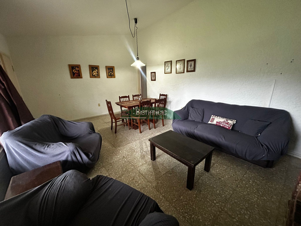 Casa ID.3019 - Pinares Chalé tradicional 3 dorm 2 baños + servicio, 718 m2 jardín, cerca de todo. Venta US$ 310.000.
