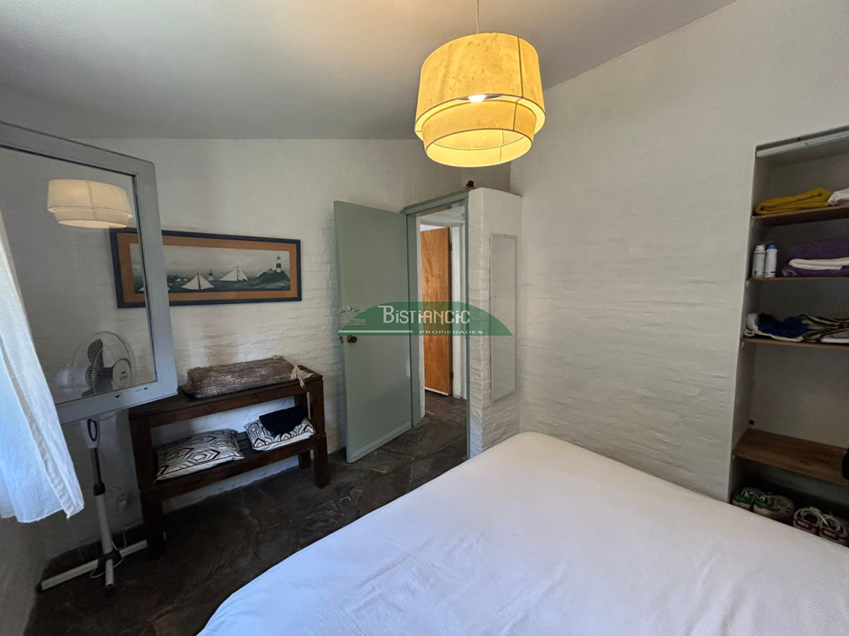 Casa ID.3043 - Hermoso chalet sobre camino la laguna. 3 dorm, 1 baño, barbacoa con baño y deposito. Patio y Estacionamiento. 