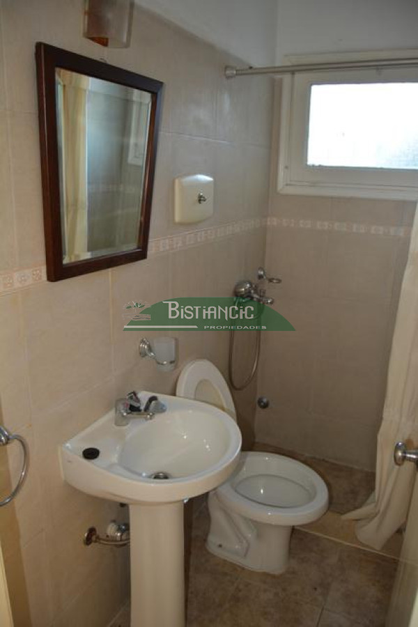 Casa ID.3019 - Pinares Chalé tradicional 3 dorm 2 baños + servicio, 718 m2 jardín, cerca de todo. Venta US$ 268.000.