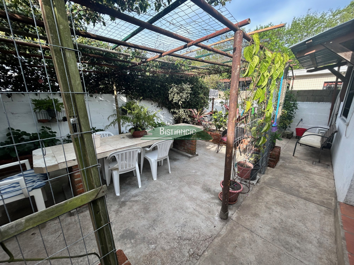 Casa ID.2908 - Maldonado, casa impecable de 2 dorm, 1 baño, living , barbacoa, galpón, etc. Precio de venta US$ 125.000.