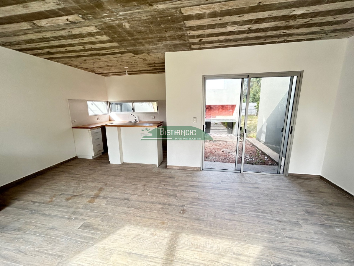 Casa ID.2275 - Casa a estrenar en barrio privado, construcción tradicional, 2 dorm 2 baños 370 m2 de terreno  US$170.000. financiación