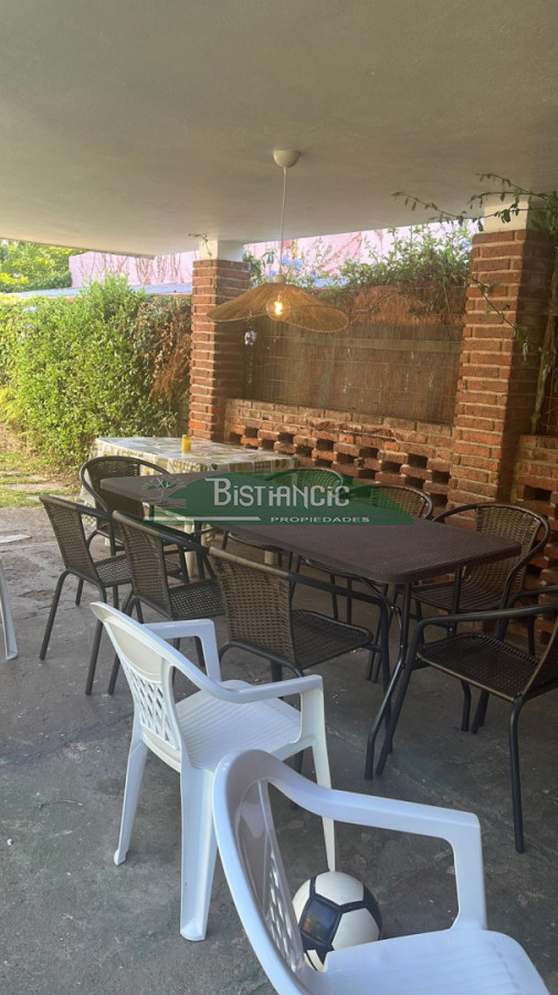 Casa ID.3023 - Hermoso chalet en alquiler de temporada, 3 dorm, con parrillero y patio.